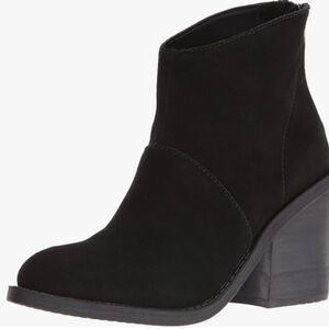 Steve Madden Women's Shrines Ankle Bootie in Black Suede (size 7.5)